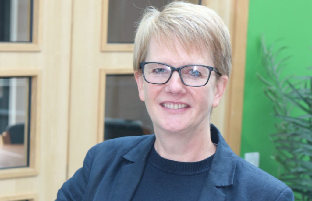 Eye specialist scoops national award for pioneering children’s sight study
