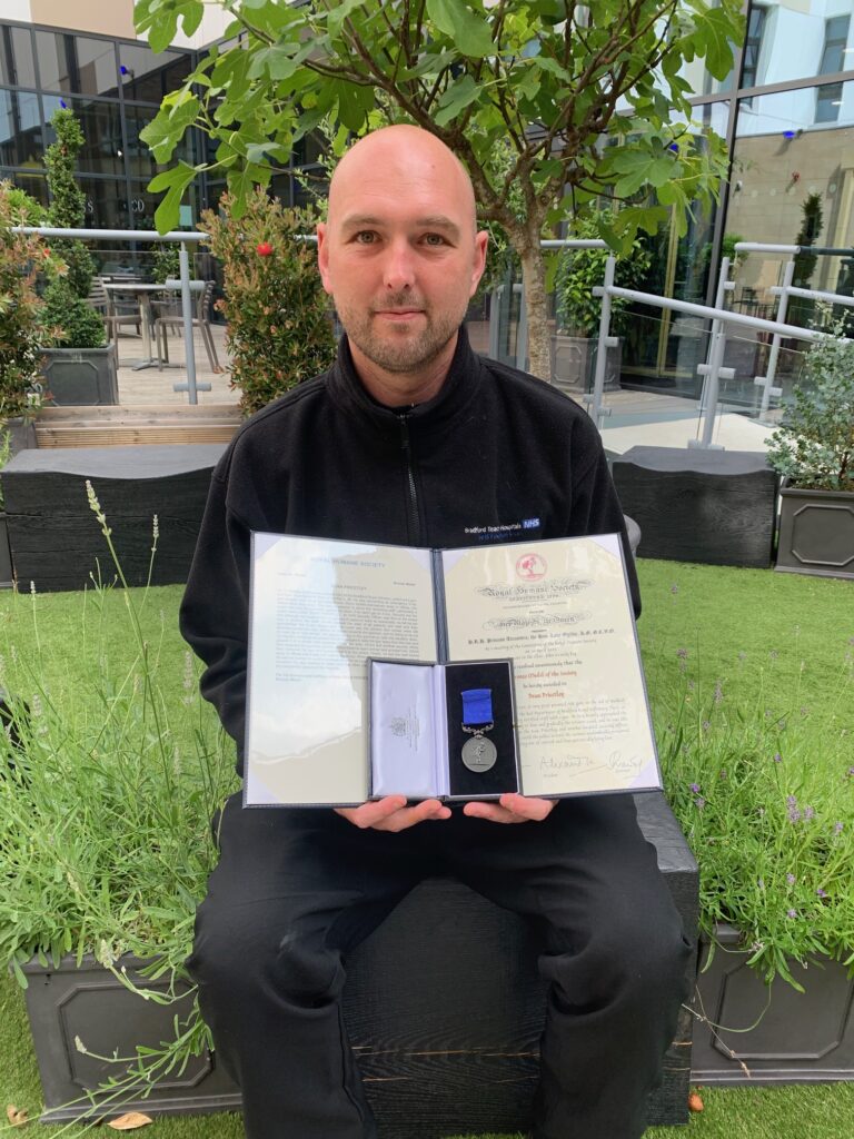 Bronze for bravery for hospital worker Dean